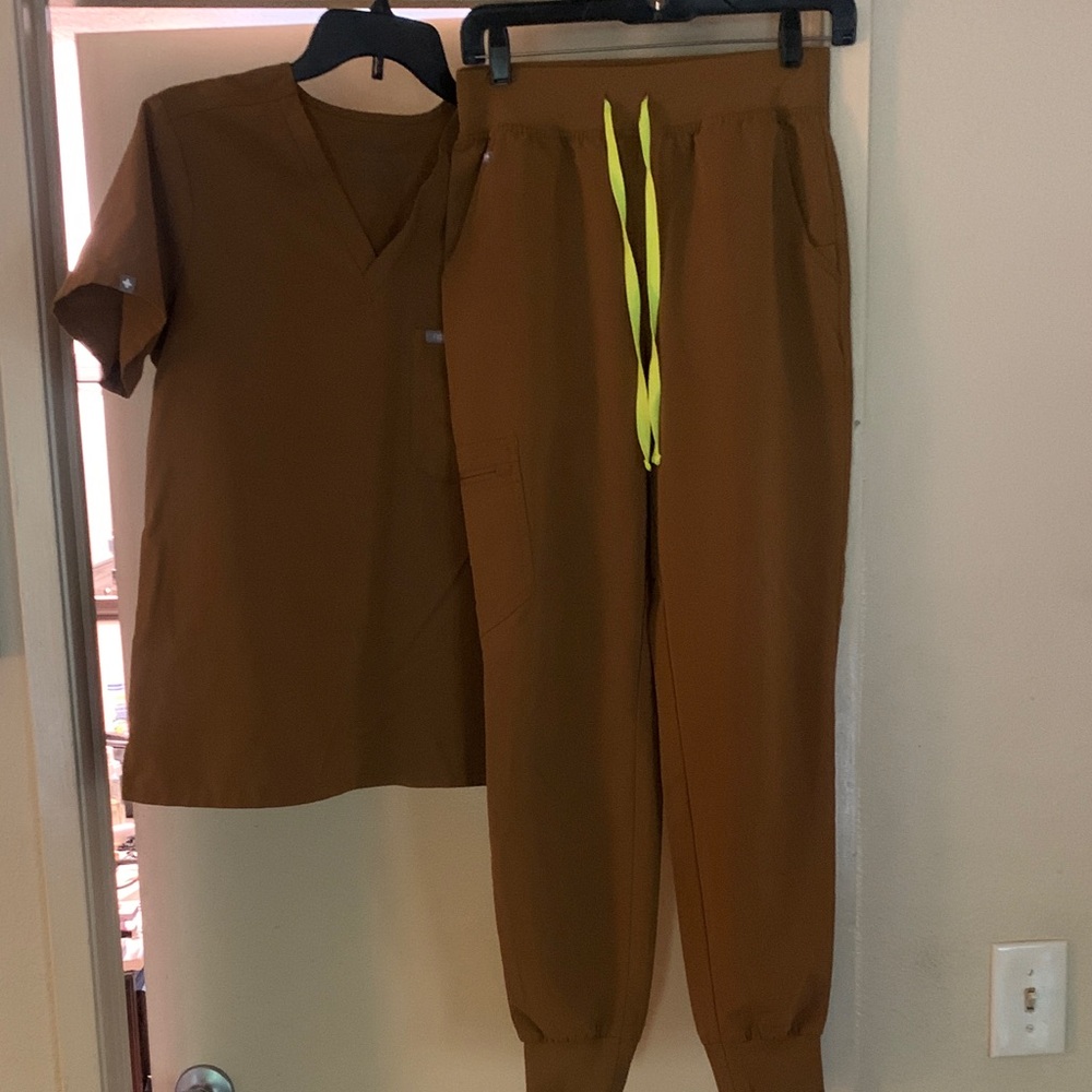 Figs Brown Technical Collection Set Size Small To… - image 1